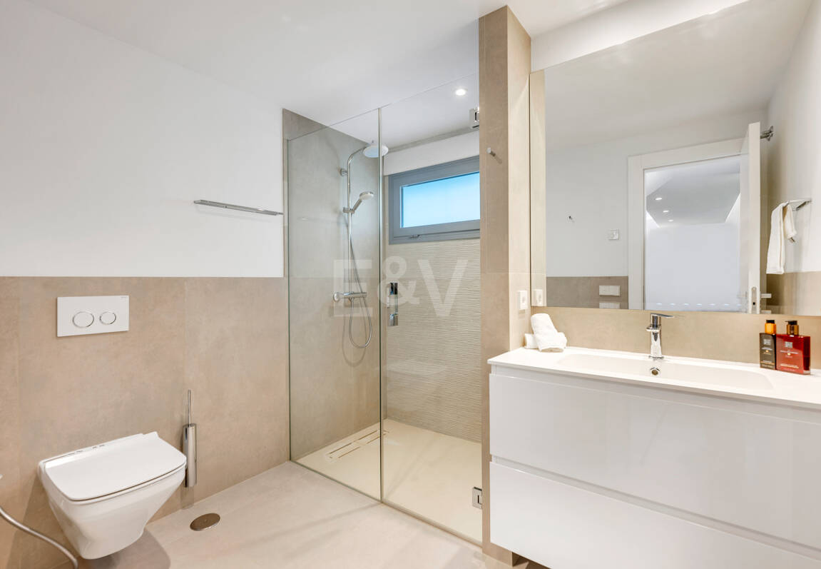 Contemporary Luxury Villa with Sea and Mountain Views