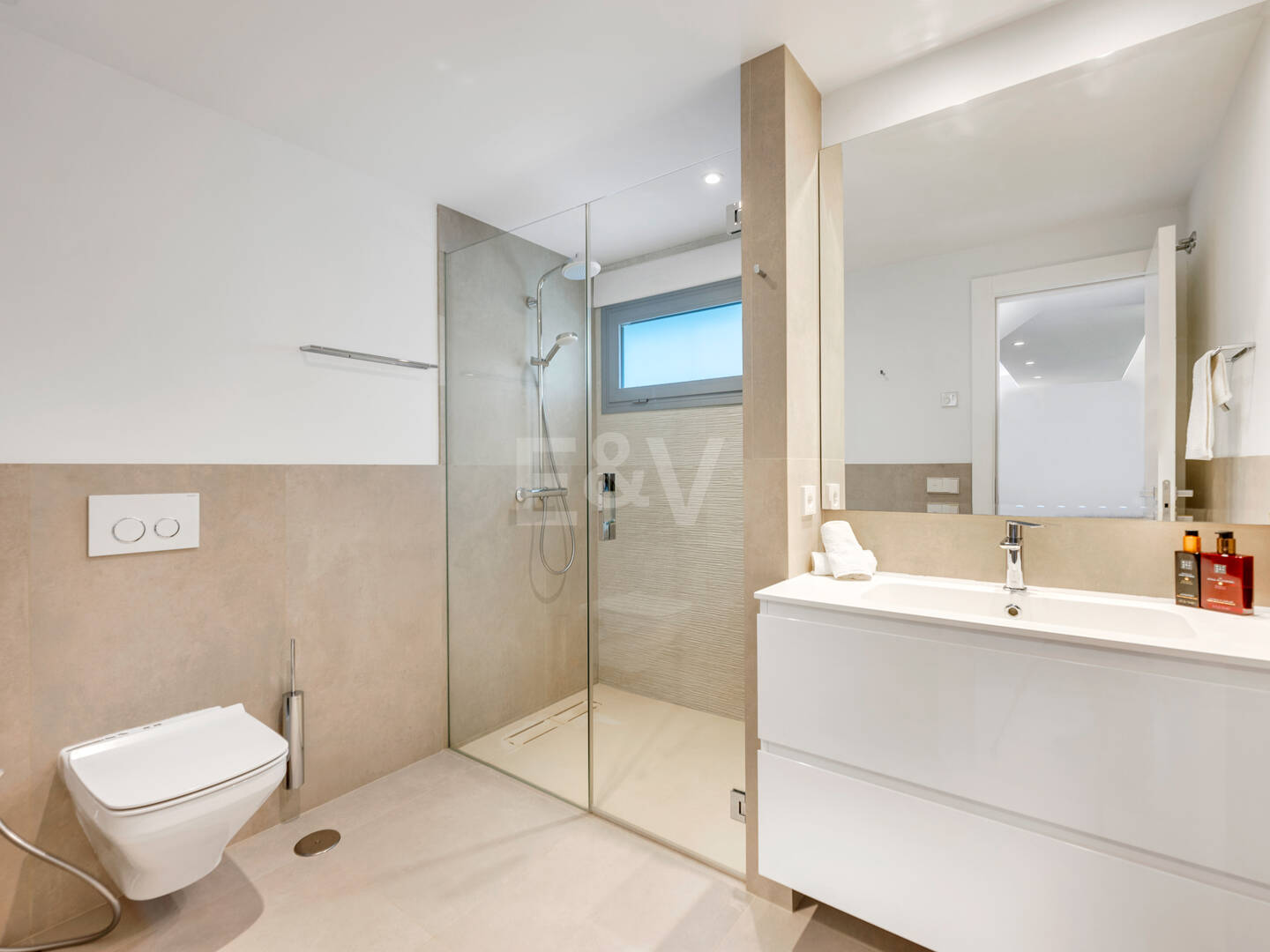 Contemporary Luxury Villa with Sea and Mountain Views