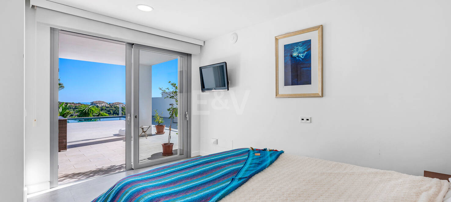 Moderne Luxusvilla mit Meer- und Bergblick in Marbella