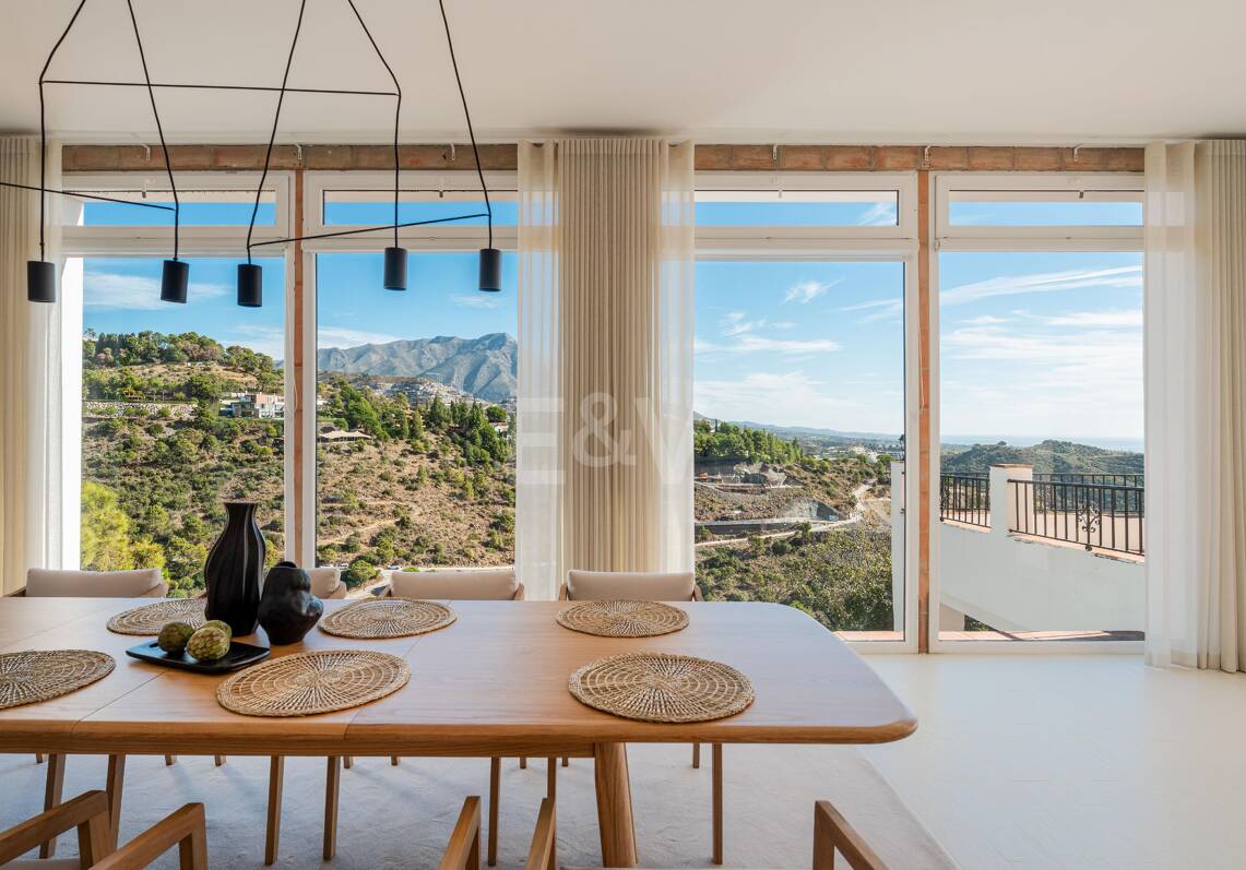 Elegant andalusisk villa med havsutsikt