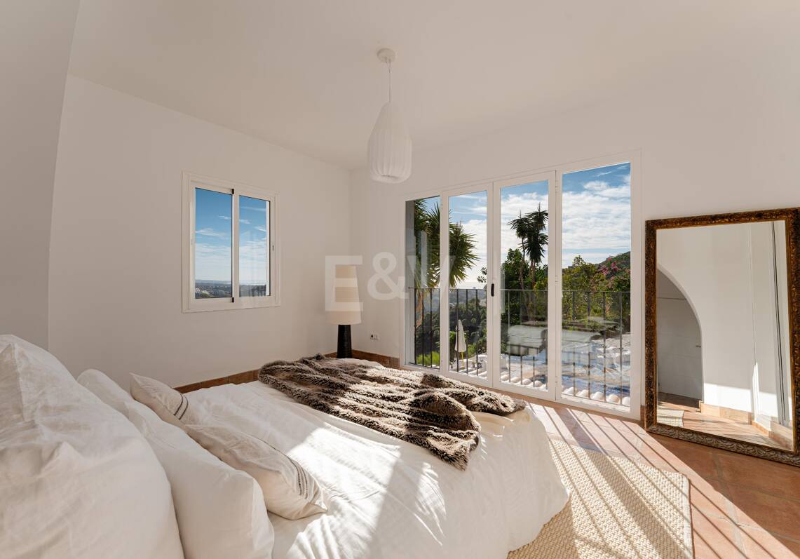 Elegant andalusisk villa med havsutsikt