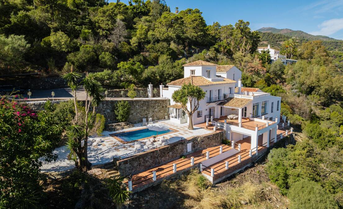 Elegante andalusische Villa mit Meerblick
