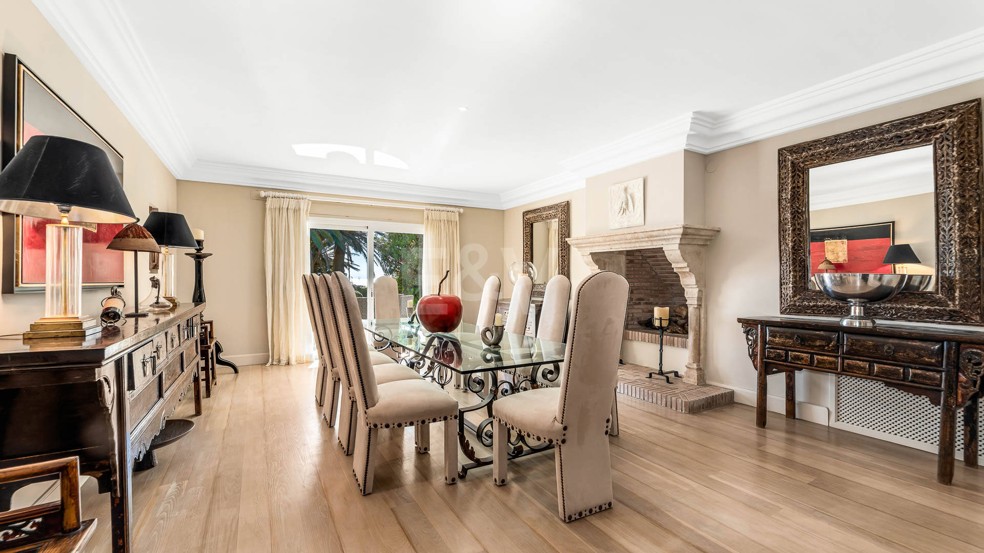 Icónica villa en primera línea con acceso privado a la playa