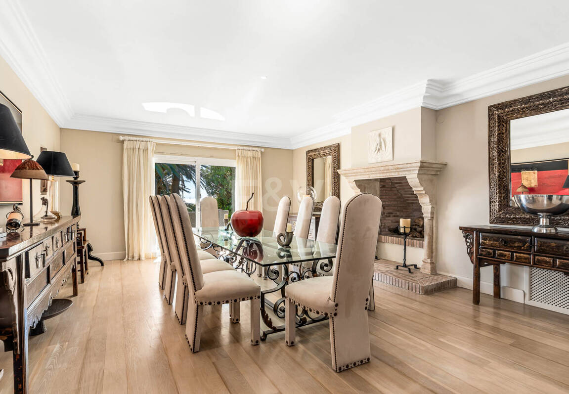 Icónica villa en primera línea con acceso privado a la playa