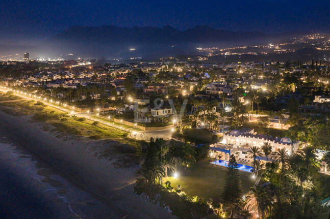 Icónica villa en primera línea con acceso privado a la playa