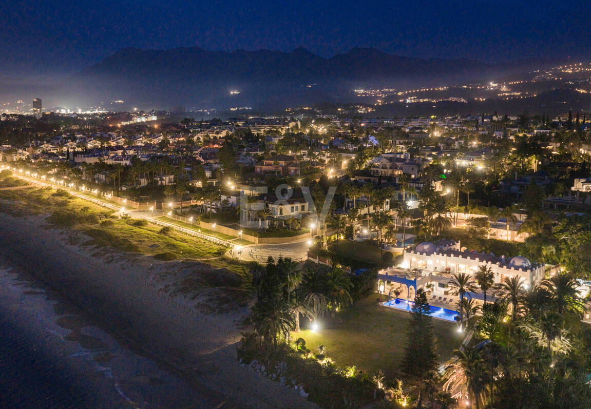 Icónica villa en primera línea con acceso privado a la playa
