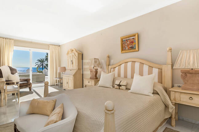 Icónica villa en primera línea con acceso privado a la playa