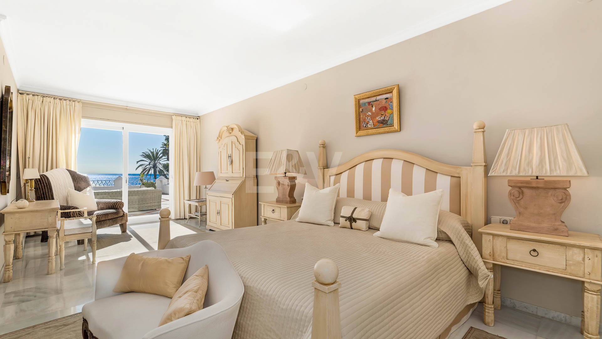 Icónica villa en primera línea con acceso privado a la playa