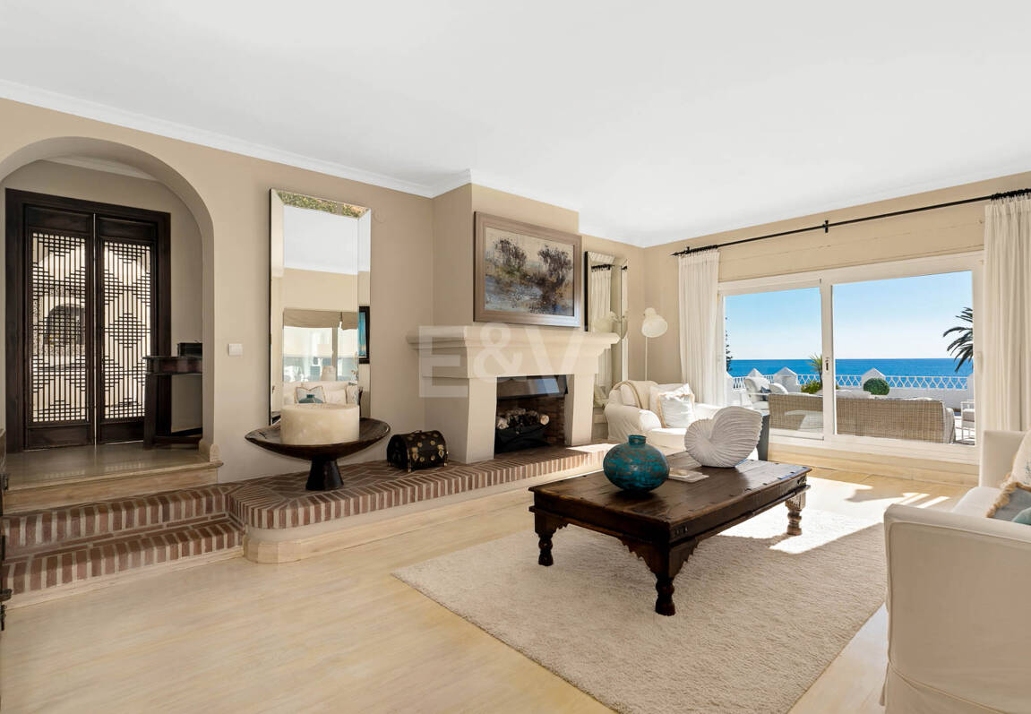 Icónica villa en primera línea con acceso privado a la playa