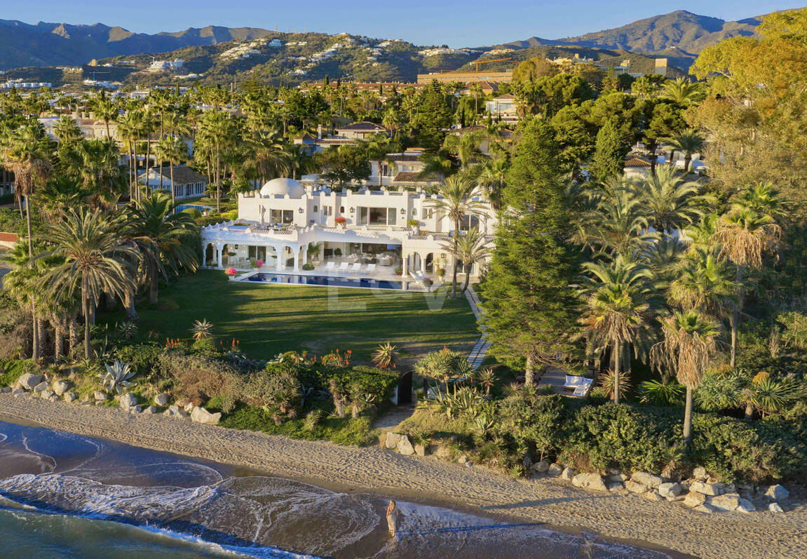 Icónica villa en primera línea con acceso privado a la playa