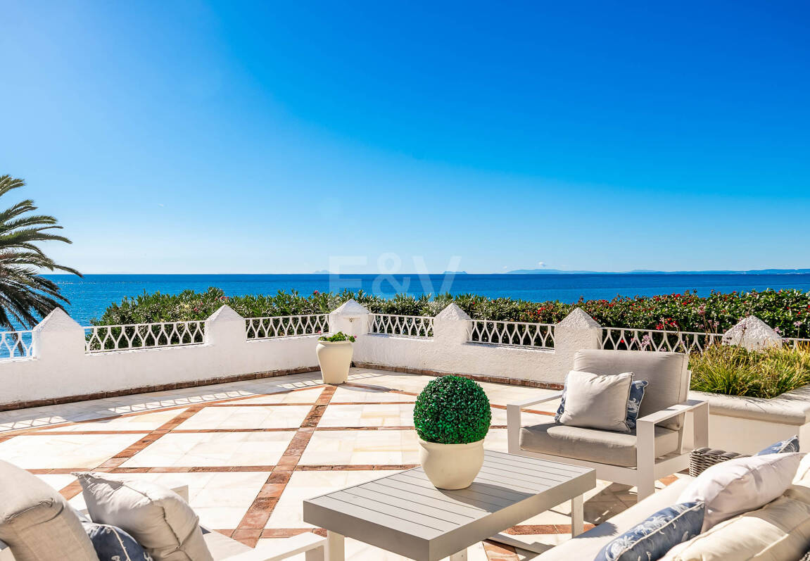 Icónica villa en primera línea con acceso privado a la playa