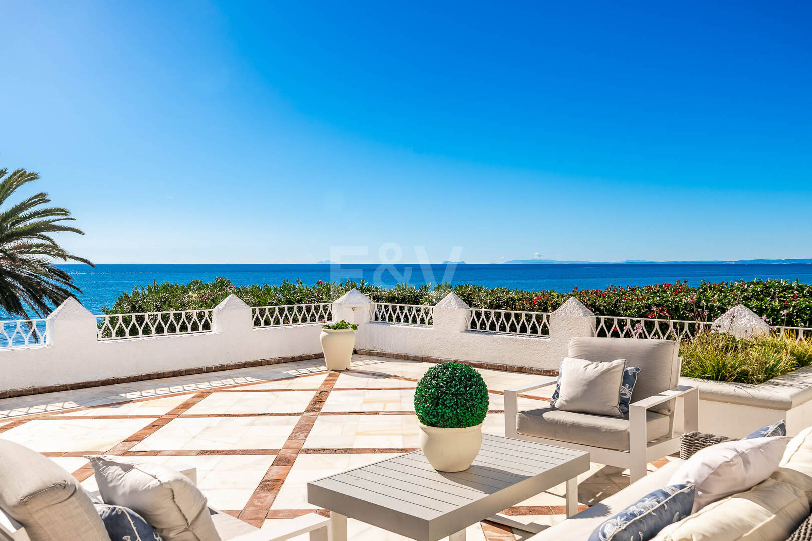 Icónica villa en primera línea con acceso privado a la playa