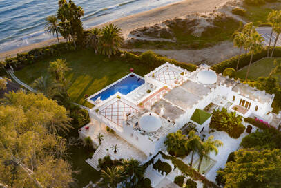 Icónica villa en primera línea con acceso privado a la playa