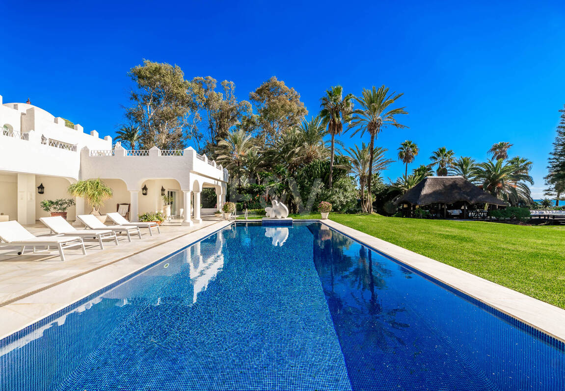 Icónica villa en primera línea con acceso privado a la playa