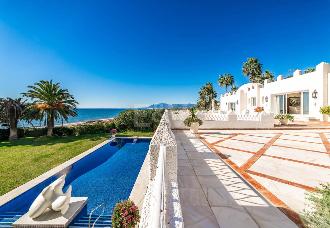 Icónica villa en primera línea con acceso privado a la playa