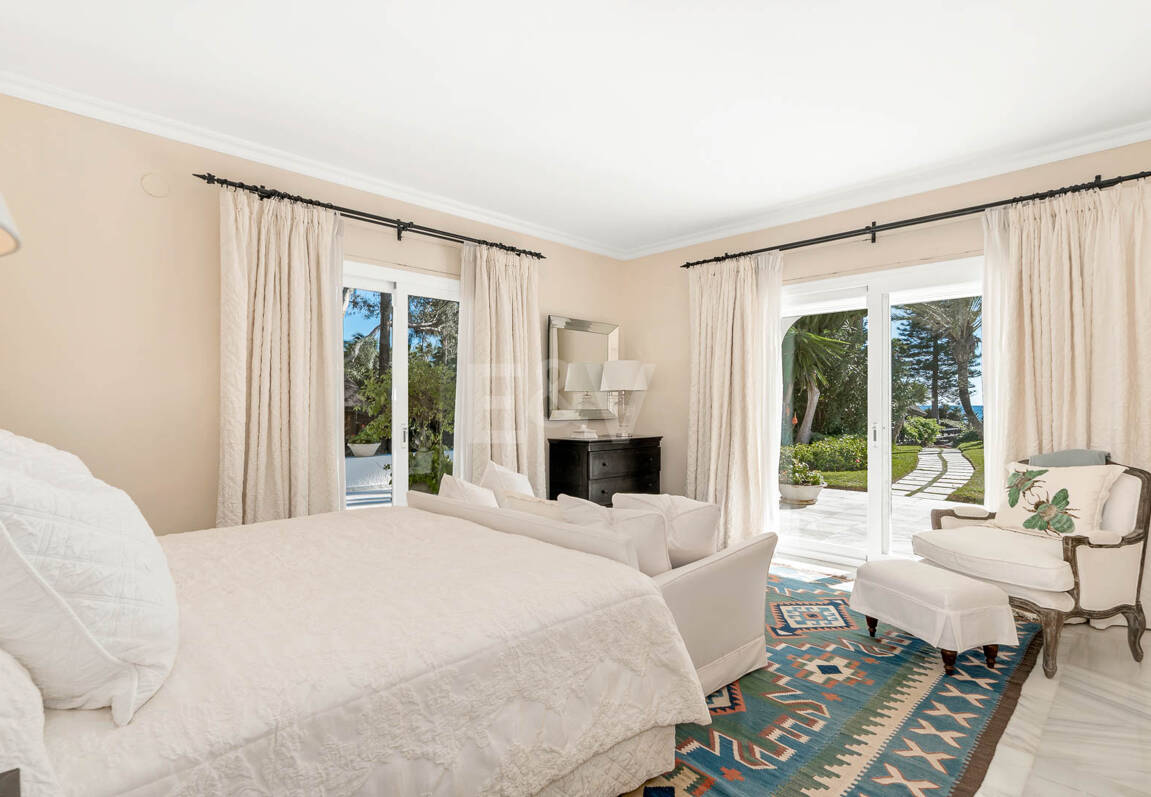 Icónica villa en primera línea con acceso privado a la playa