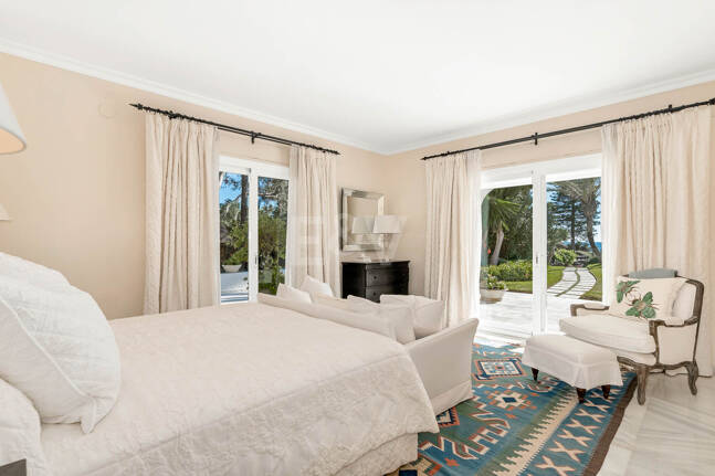 Icónica villa en primera línea con acceso privado a la playa