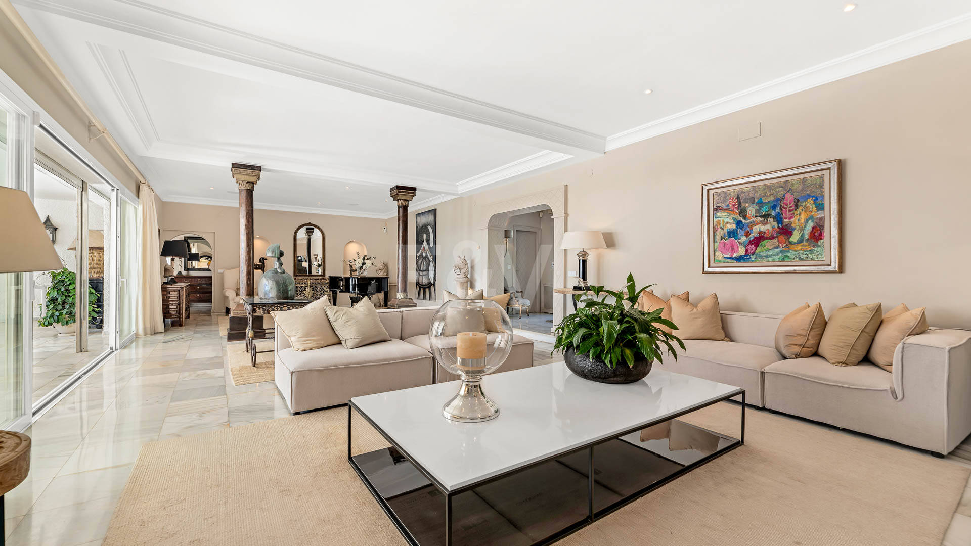 Icónica villa en primera línea con acceso privado a la playa