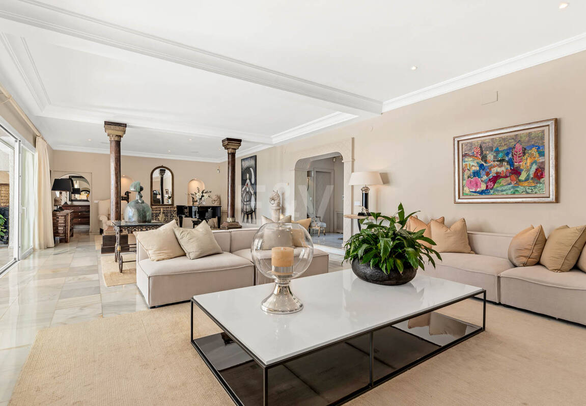 Icónica villa en primera línea con acceso privado a la playa