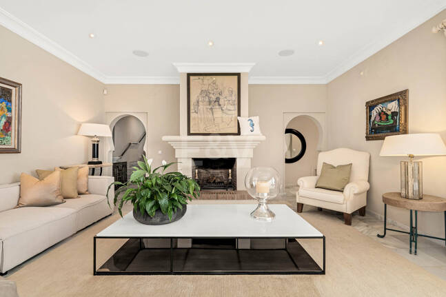 Icónica villa en primera línea con acceso privado a la playa