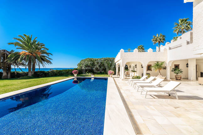 Icónica villa en primera línea con acceso privado a la playa