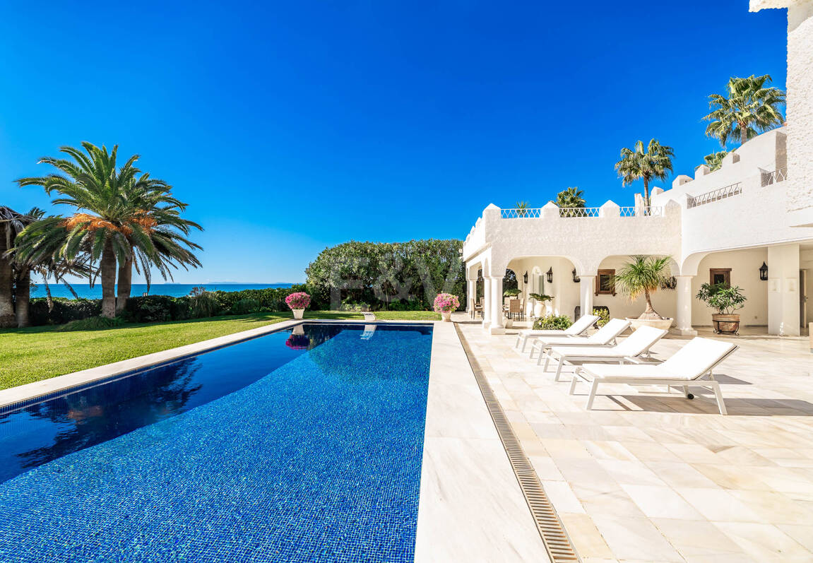 Icónica villa en primera línea con acceso privado a la playa