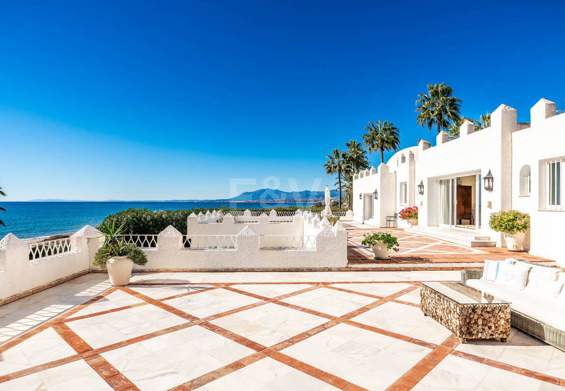 Icónica villa en primera línea con acceso privado a la playa