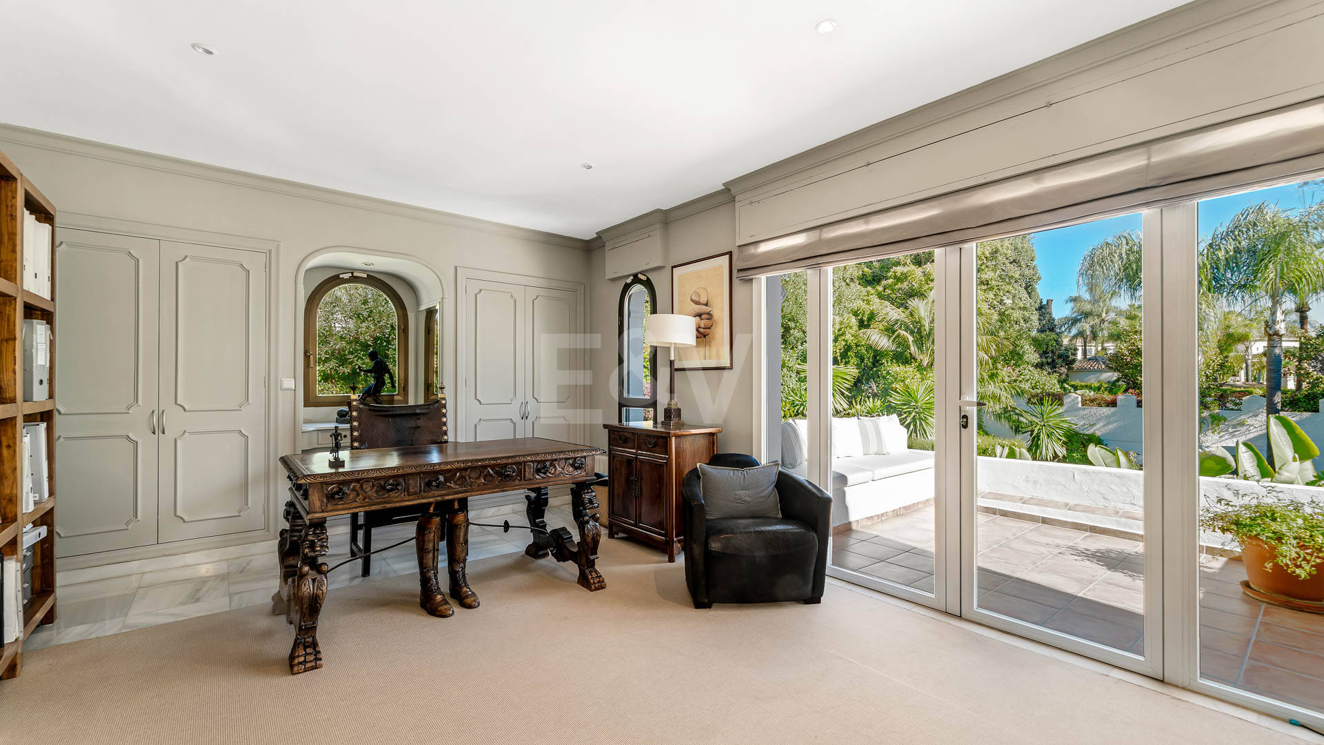 Icónica villa en primera línea con acceso privado a la playa