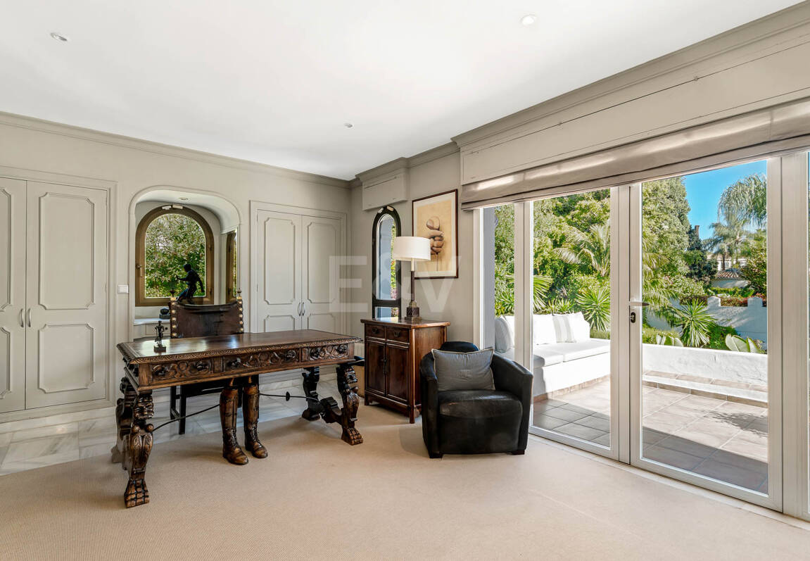 Icónica villa en primera línea con acceso privado a la playa