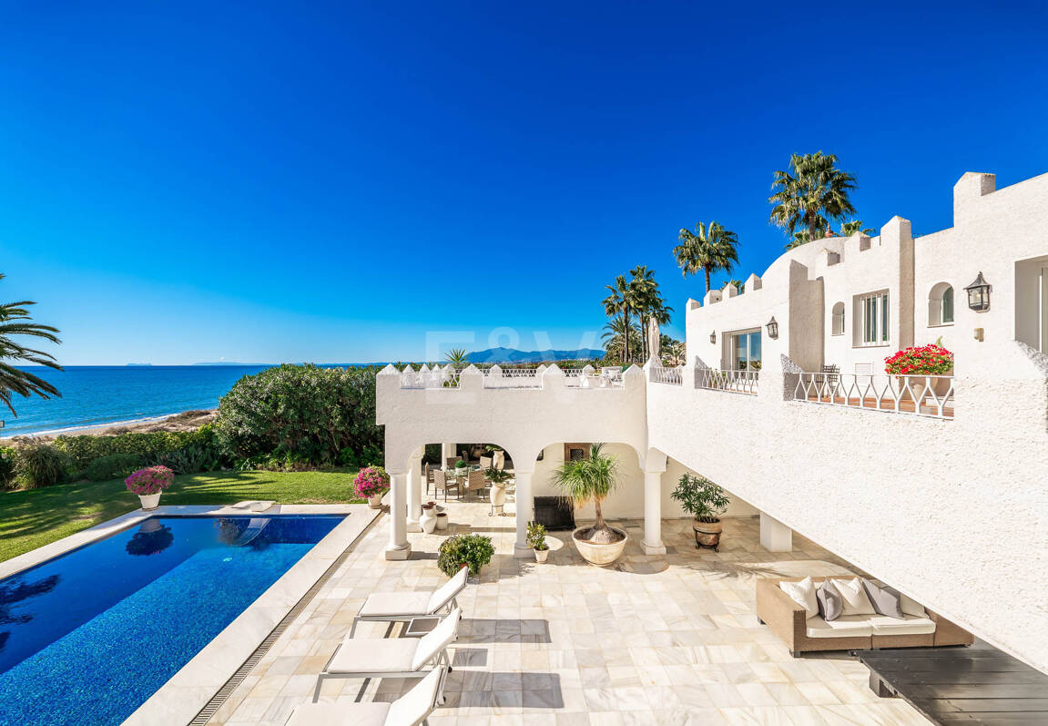 Icónica villa en primera línea con acceso privado a la playa