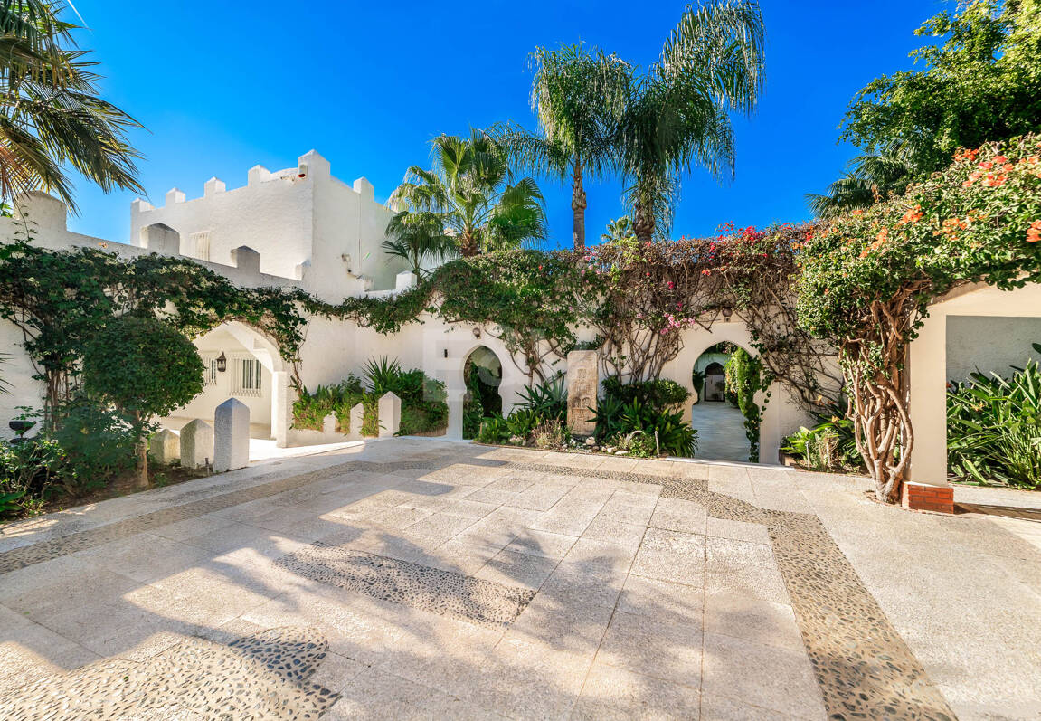 Icónica villa en primera línea con acceso privado a la playa