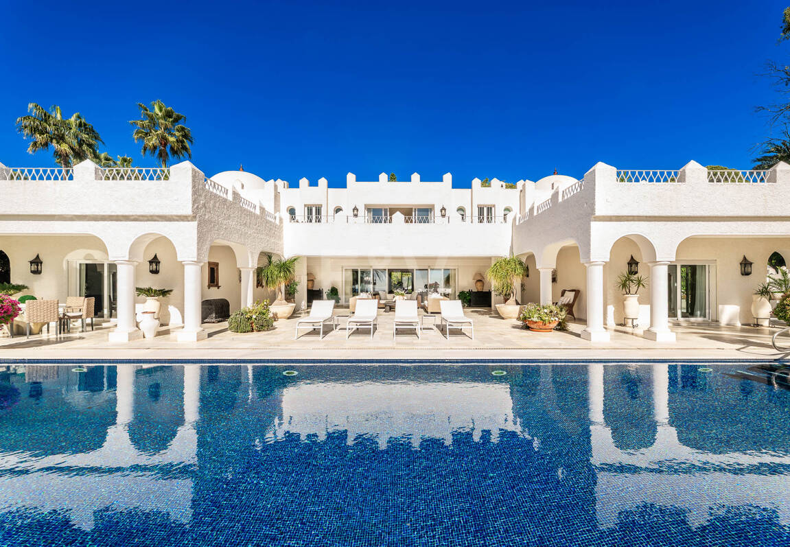 Icónica villa en primera línea con acceso privado a la playa