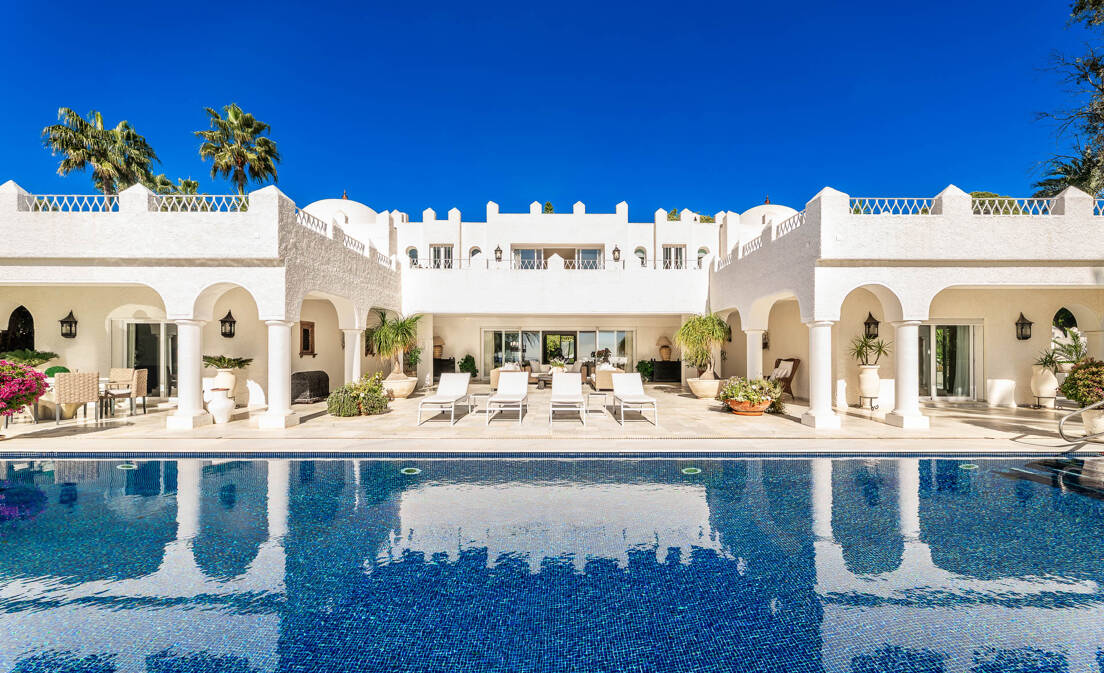 Icónica villa frente a la playa con acceso privado