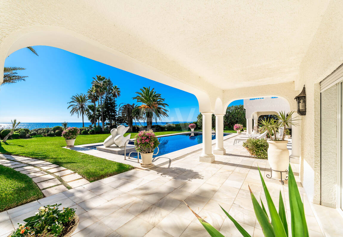 Icónica villa en primera línea con acceso privado a la playa