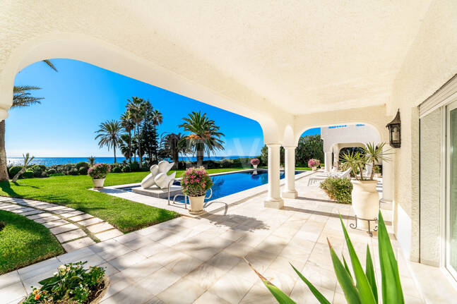 Icónica villa en primera línea con acceso privado a la playa