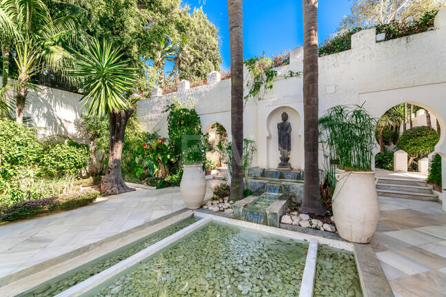 Icónica villa en primera línea con acceso privado a la playa