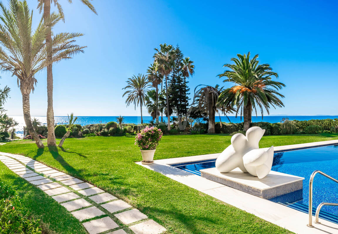 Icónica villa en primera línea con acceso privado a la playa