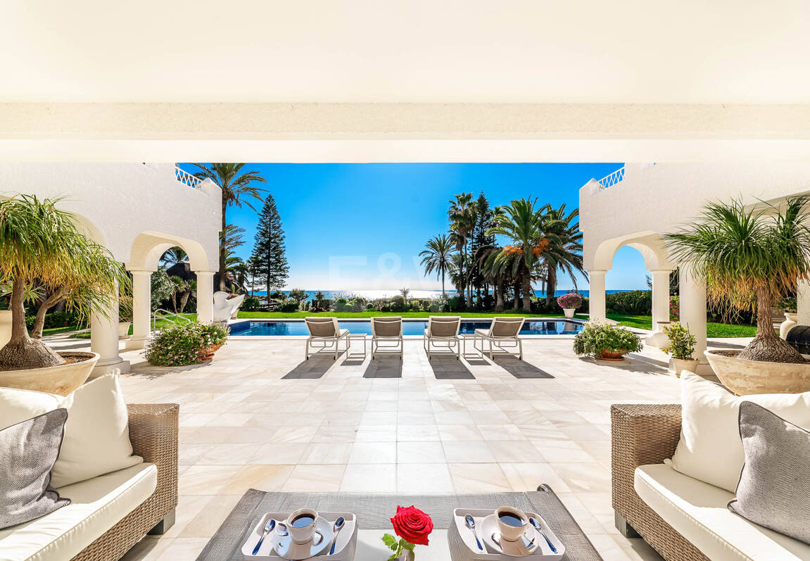 Icónica villa en primera línea con acceso privado a la playa