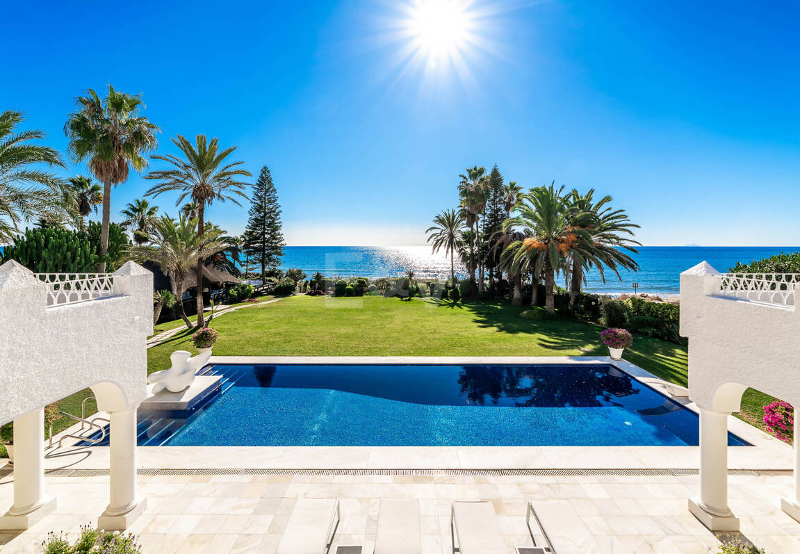 Icónica villa en primera línea con acceso privado a la playa