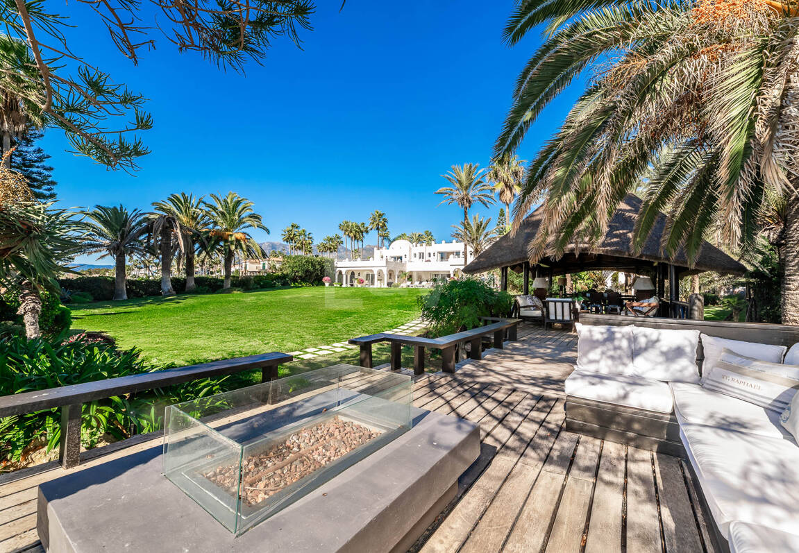 Icónica villa en primera línea con acceso privado a la playa