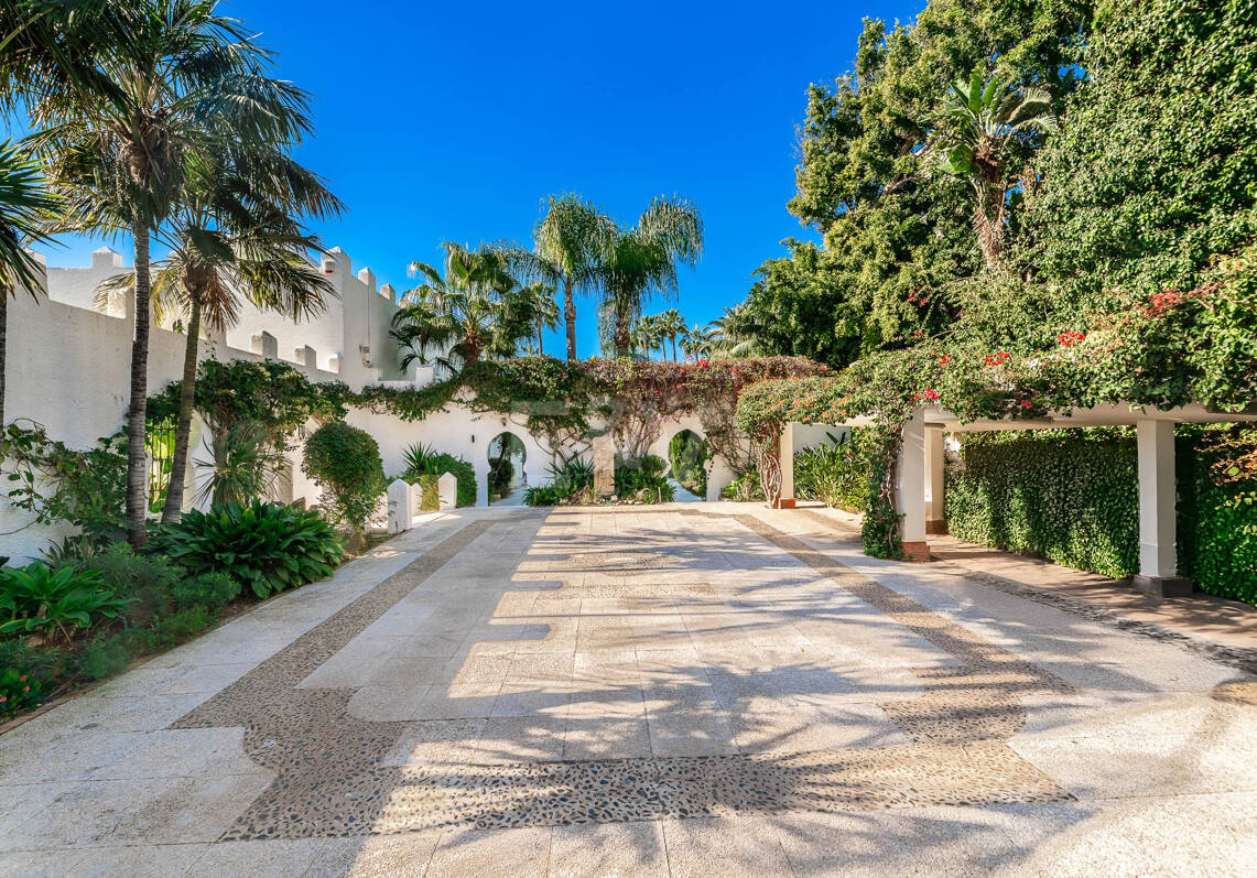 Iconic Frontline Beach Estate with Private Beach Access