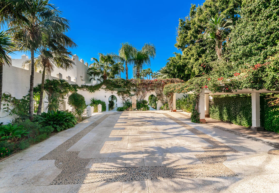 Icónica villa en primera línea con acceso privado a la playa