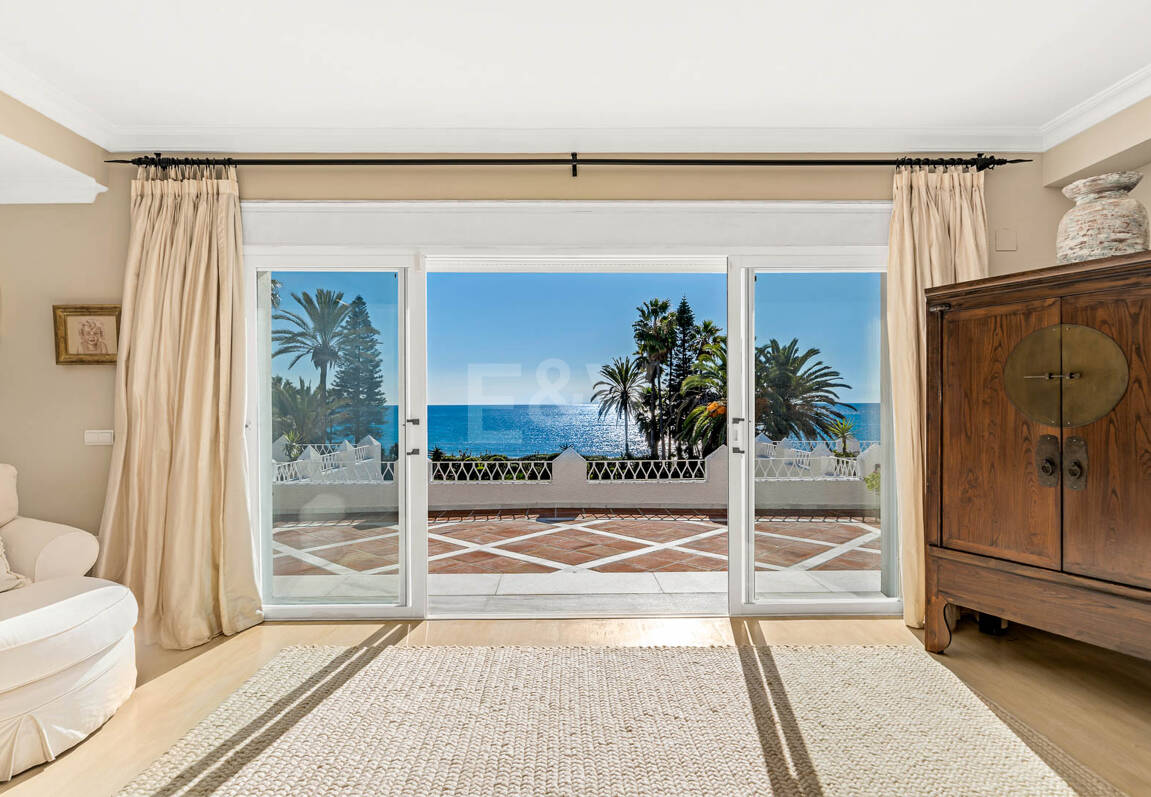 Icónica villa en primera línea con acceso privado a la playa