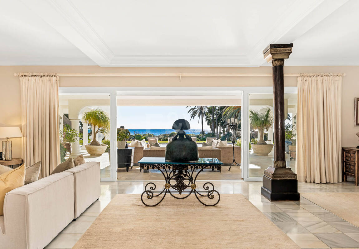 Icónica villa en primera línea con acceso privado a la playa