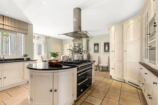 Icónica villa en primera línea con acceso privado a la playa