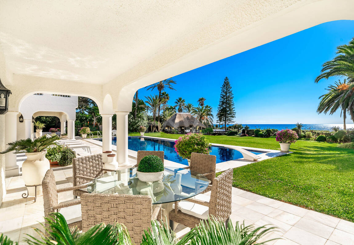 Icónica villa en primera línea con acceso privado a la playa