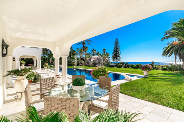 Icónica villa en primera línea con acceso privado a la playa