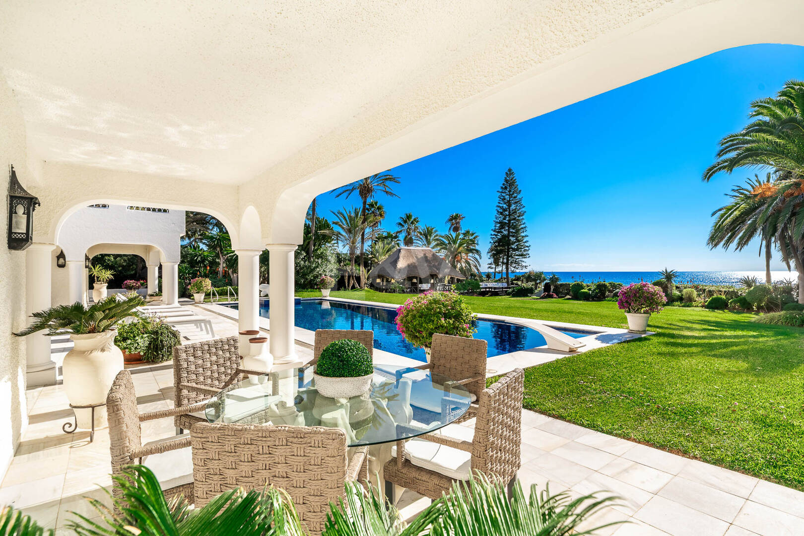 Icónica villa en primera línea con acceso privado a la playa