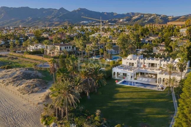Icónica villa en primera línea con acceso privado a la playa