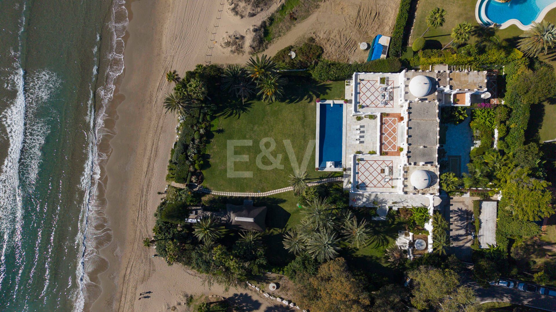 Icónica villa en primera línea con acceso privado a la playa